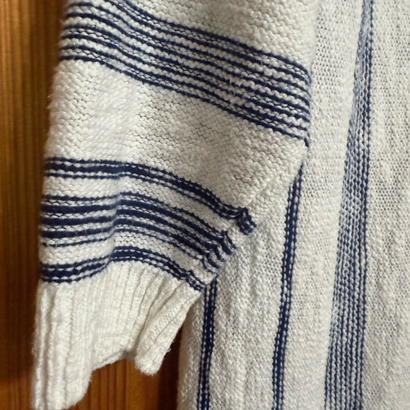 Women’s Gap navy blue and white vertical striped petite cardigan sweater - Picture 4 of 5